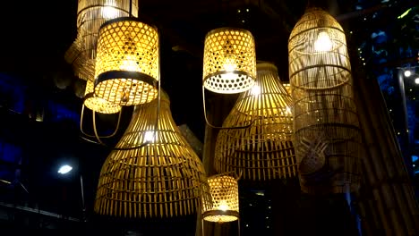 Thai-traditionelle-Lampe-aus-Bambus-gefertigt