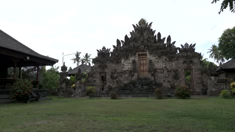 El-antiguo-templo-en-Bali,-Indonesia