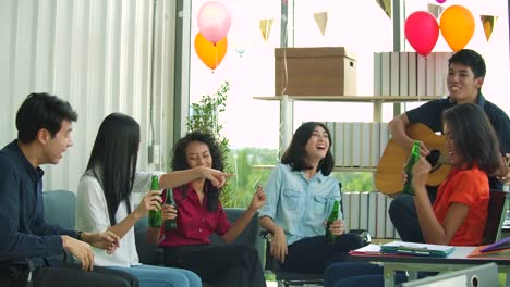 Team-of-young-people-dancing-and-having-fun-celebrate-with-toast-and-clinking-raising-glasses-in-their-office.-Slow-motion-shot