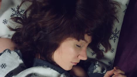 4k-Authentic-Shot-of-a-Girl-in-Bed-Sleeping,-dolly