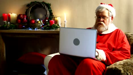 Santa-claus-using-laptop