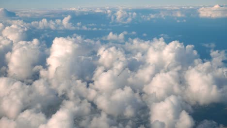 Luftaufnahme-über-den-Wolken-in-Zeitlupe-4K