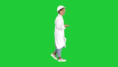 Woman-engineer-walkin-and-talking-emotionaly-on-a-Green-Screen,-Chroma-Key