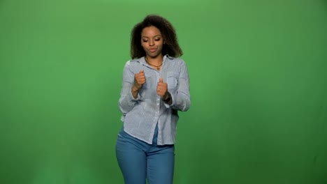 Black-woman-dancing-on-green-screen