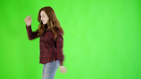 Kaukasische-Frau-Studio-Greenscreen-isoliert-sexy-20er-Jahre-4-k-lässige-Röhrenjeans