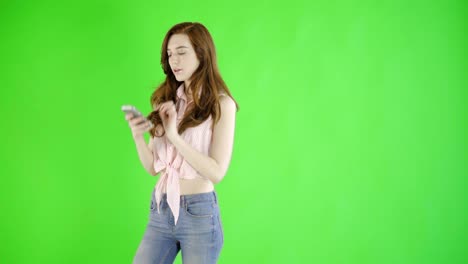 caucasian-woman-studio-greenscreen-isolated-sexy-skinny-20s-4k-casual-jeans