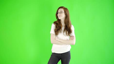 Kaukasische-Frau-Studio-Greenscreen-isoliert-sexy-20er-Jahre-4-k-lässige-Röhrenjeans