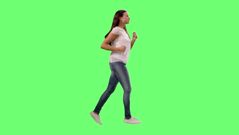 Passen-junge-Mädchen-tragen-legere-Kleidung,-die-auf-ein-Mock-up-Green-Screen.