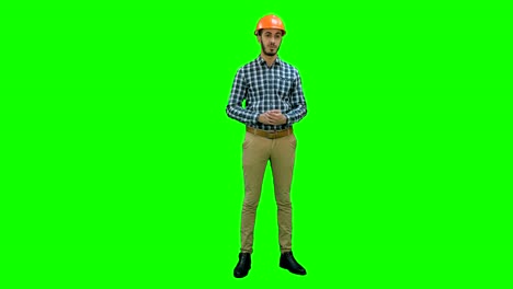 Bauarbeiter,-die-Faktoren-für-den-Erfolg-an-seinen-Fingern-auf-einem-Green-Screen,-Chroma-Key-eintragen