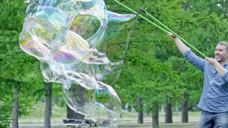 Professional-Performer-Blowing-Amazing-Bubbles-in-Park