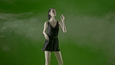 Attractive-girl-,-fashion-model-trendy-and-sensual-dancing-in-a-green-screen