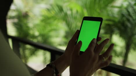 green-screen-cell-phone