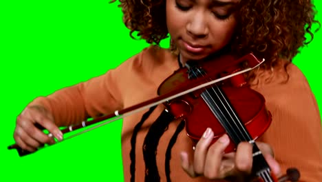 Primer-plano-de-mujer-músico-tocar-violín