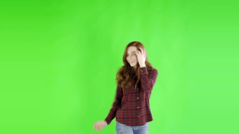 Kaukasische-Frau-Studio-Greenscreen-isoliert-sexy-20er-Jahre-4-k-lässige-Röhrenjeans