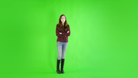 Kaukasische-Frau-Studio-Greenscreen-isoliert-sexy-20er-Jahre-4-k-lässige-Röhrenjeans