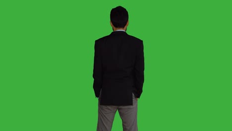 Junge-asiatische-Mann-auf-Greenscreen-Hintergrund-isoliert.-Porträt-des-Kaufmanns,-Geschäftsideen-Strategie-darstellt.-Professionelle-Lifestyle-erschossen.