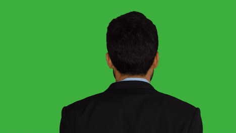 Junge-asiatische-Mann-auf-Greenscreen-Hintergrund-isoliert.-Porträt-des-Kaufmanns,-Geschäftsideen-Strategie-darstellt.-Professionelle-Lifestyle-erschossen.