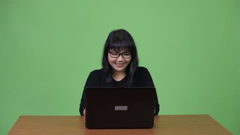 Beautiful-Asian-businesswoman-using-laptop