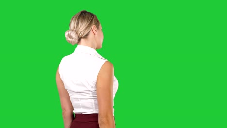 Business-Frau-platzieren-Hände-auf-den-Hüften-auf-einem-Green-Screen,-Chroma-Key