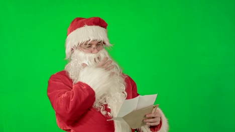 Santa-Claus-Briefe-von-Kindern-auf-einem-Green-Screen-Chrom-Schlüssel-lesen