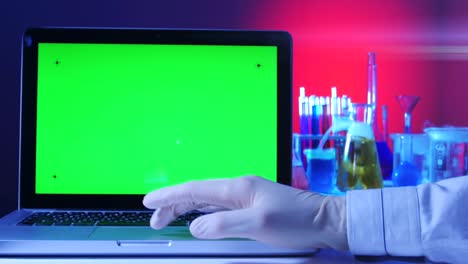 Laptop-with-a-Green-Screen-in-the-Laboratory