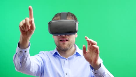 Man-in-Virtual-Reality-Glasses.-Green-screen.