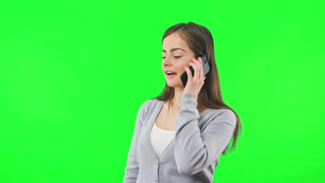 Frau-isoliert-auf-green-Screen-mit-Telefon