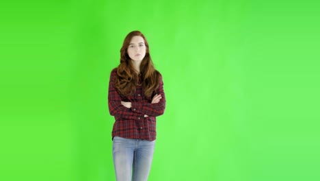 Kaukasische-Frau-Studio-Greenscreen-isoliert-sexy-20er-Jahre-4-k-lässige-Röhrenjeans