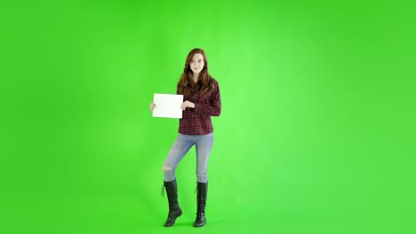 Kaukasische-Frau-Studio-Greenscreen-isoliert-sexy-20er-Jahre-4-k-lässige-Röhrenjeans