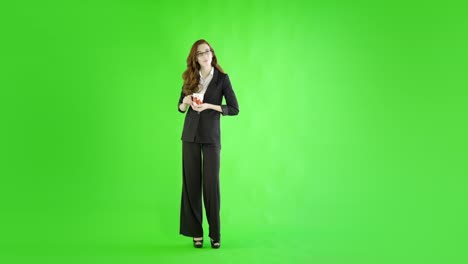 Kaukasische-Frau-Studio-Greenscreen-isoliert-sexy-skinny-20er-Jahre-4-k-Geschäft