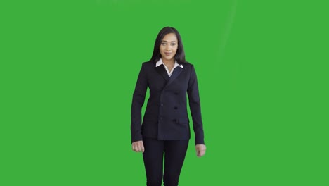 Lifestyle-Portrait-von-Young-African-American-Business-Frau-isoliert-auf-Green-Screen-Chroma-Key-Hintergrund