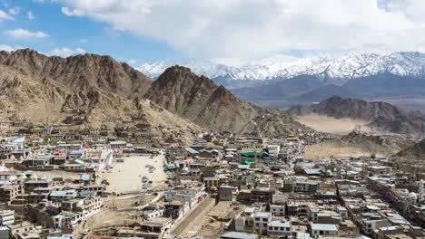 4-k,-Zeitraffer,-Leh-Ladakh-Stadt-und-Berge,-Ladakh,-Indien.