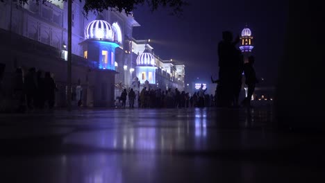 Video-of-Sikh-pilgrims-in-the-Golden-Temple-at-night-during-celebration-day-in-December-in-Amritsar,-Punjab,-India.-Harmandir-Sahib-is-the-holiest-pilgrim-site-for-the-Sikhs.