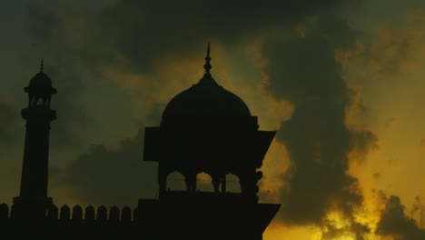 Time-lapse-shot-of-people-at-mosque,-Jama-Masjid,Delhi,India