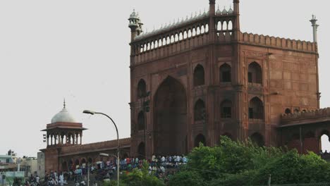 Zeitraffer-Aufnahme-von-Menschen-Bei-Moschee,-Jama-Masjid,-Delhi,-Indien