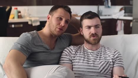 Gay-paar-über-einen-TV-show