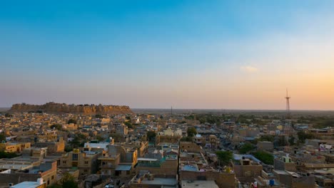 Paisaje-urbano-de-Jaisalmer-de-puesta-del-sol-al-crepúsculo,-lapso-de-tiempo