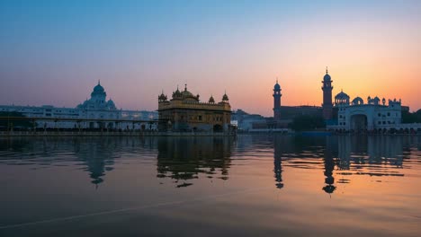 Der-Goldene-Tempel-in-Amritsar,-Punjab,-Indien