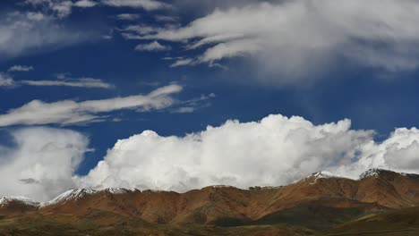 Snowcapped-peak-and-blue-sky-with-clouds-in-the-Himalaya-mountains-Tibet