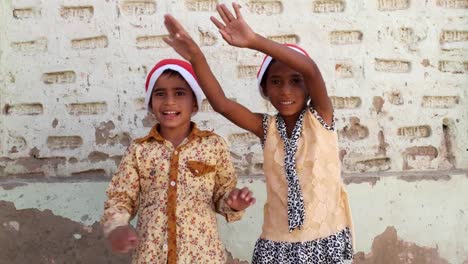 MS-Brother-sister-with-Santa-hats-singing-and-waving-hands