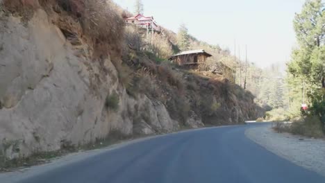 Conducción-lapso-hyper-POV-a-través-de-la-carretera-carreteras-del-Himalaya