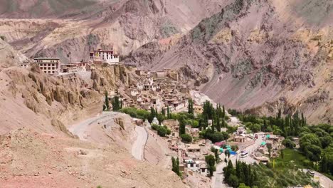 Gästehaus-Kloster,-tibetisch-buddhistischen-Kloster-in-Lamayouro,-Leh-Bezirk,-Indien.