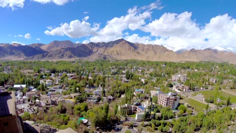 Tiempo-lapso-antena-Leh-Ladakh-ciudad,-India