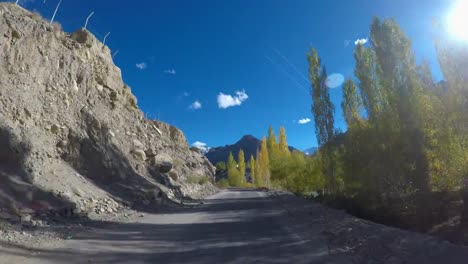 Road-Trip-von-Hemis-Gompa,-Leh-Ladakh,-Indien