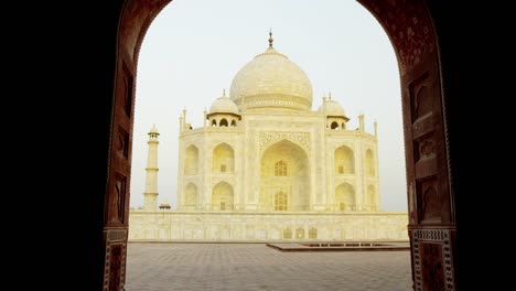 Taj-Mahal-bei-Sonnenaufgang