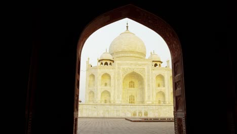 Taj-Mahal-bei-Sonnenaufgang