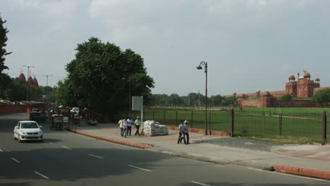 Time-lapse-shot-of-traffic-on-road-outside-Red-Fort,-Delhi,-India