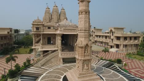 Vista-aérea-del-templo-de-Jain-en-los-suburbios-de-Delhi