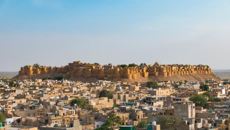 Jaisalmer-cityscape-at-sunset,-time-lapse