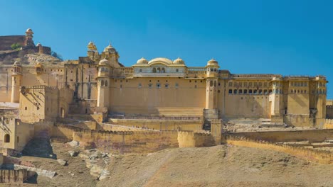 Panorama-on-Amber-Fort,-famous-travel-destination-in-Jaipur,-Rajasthan,-India.